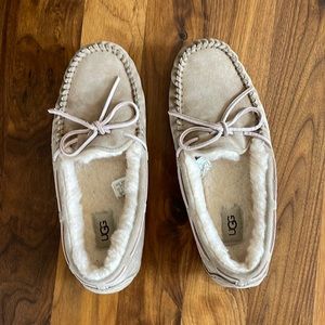 Like New UGG Slippers Size 9